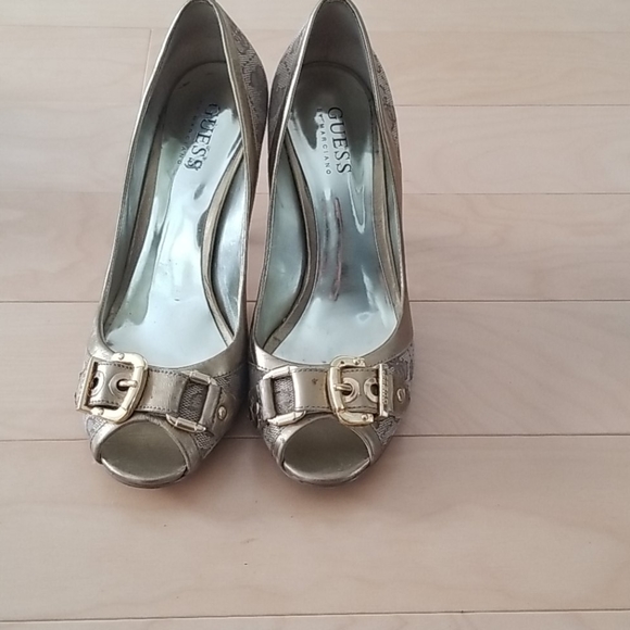 Guess tan and gold heels - Picture 2 of 4